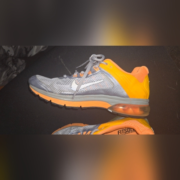 Nike Size 9 Gray and Orange Athletic Shoes Max AIR - Picture 5 of 8